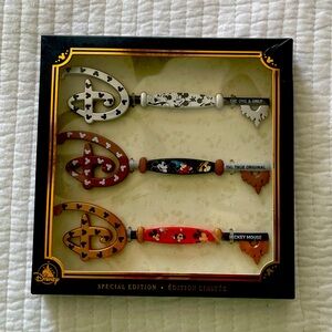 New in packaging Disneyland Mickey Collectible keys